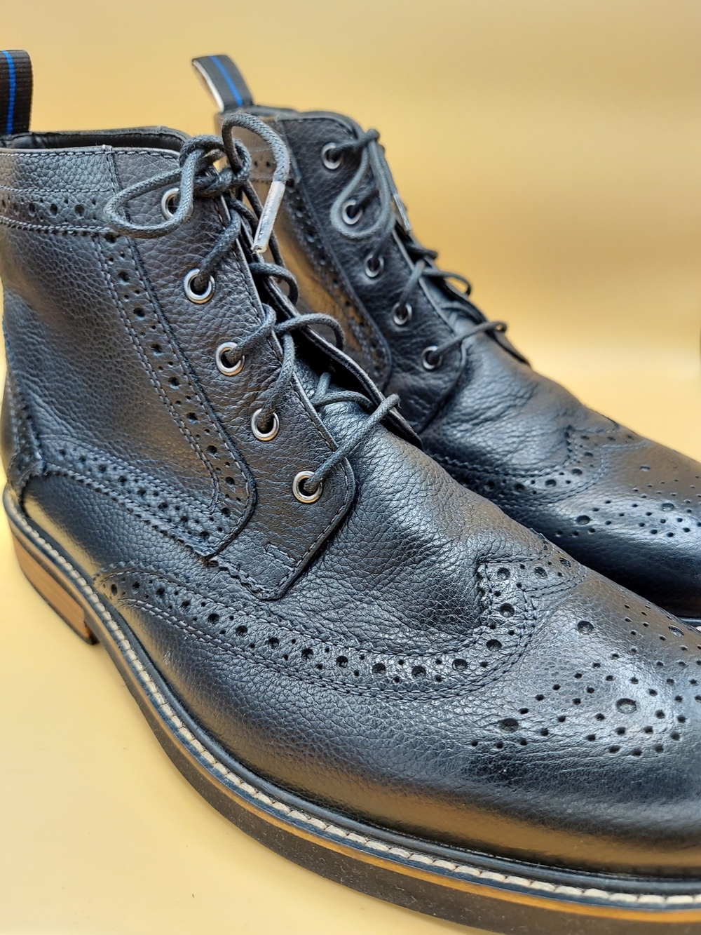 Men's Nunnbush Black Leather Wingtip Lace-Up Boots